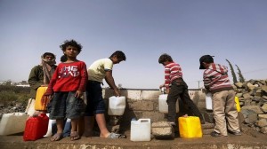 Boys fill jerrycans with water from a public tap amid an acute shortage of water supplies to houses in Sanaa April 26, 2015.   REUTERS/Khaled Abdullah - RTX1AB01